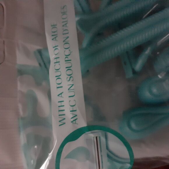 (2) Gillette Simply Venus Disposable Razors - 9 Per Pack (18 Total) 2 Blades NEW - Picture 6 of 10